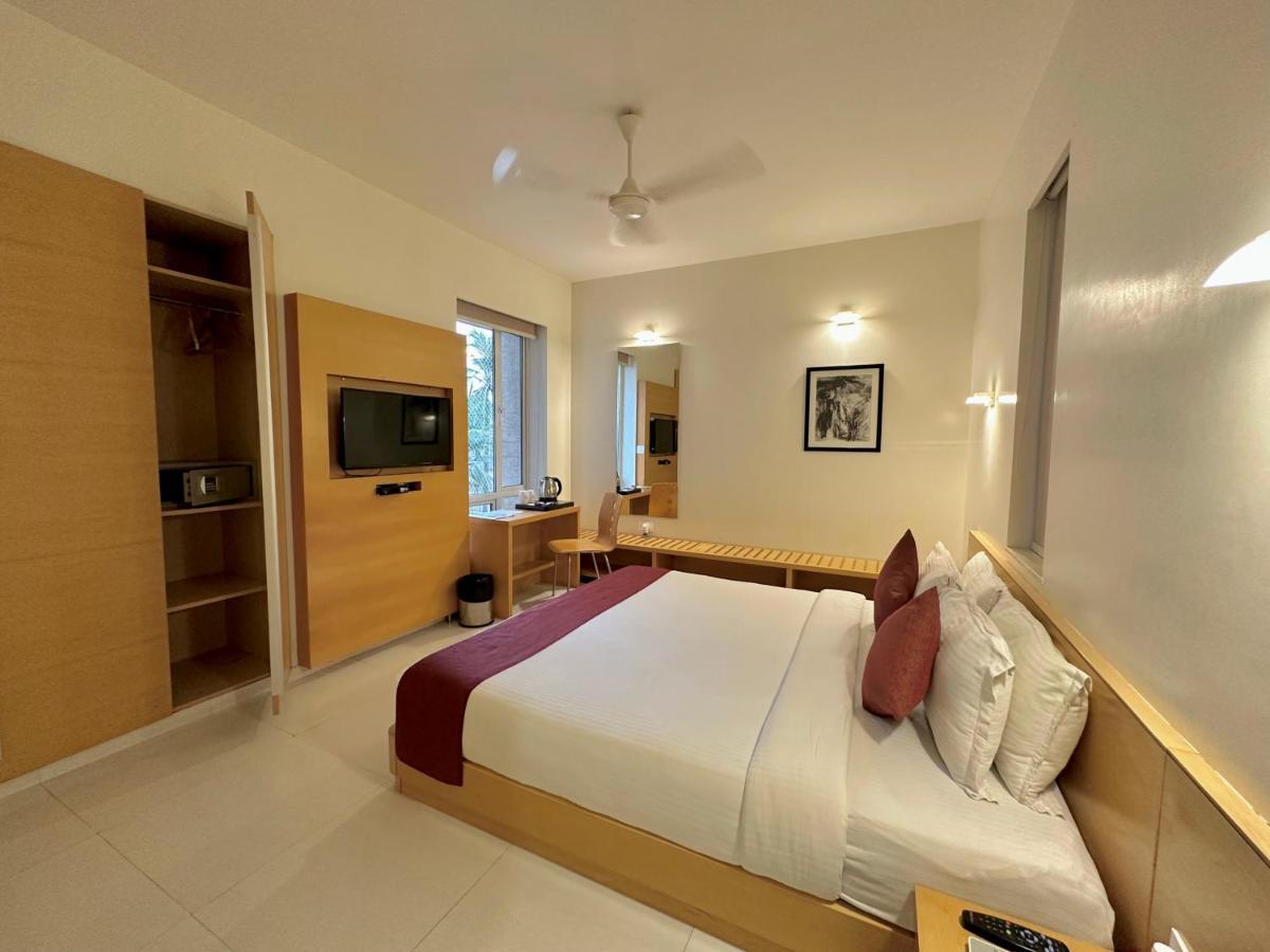 Quality Inn Patria Suites, Раджкот Экстерьер фото