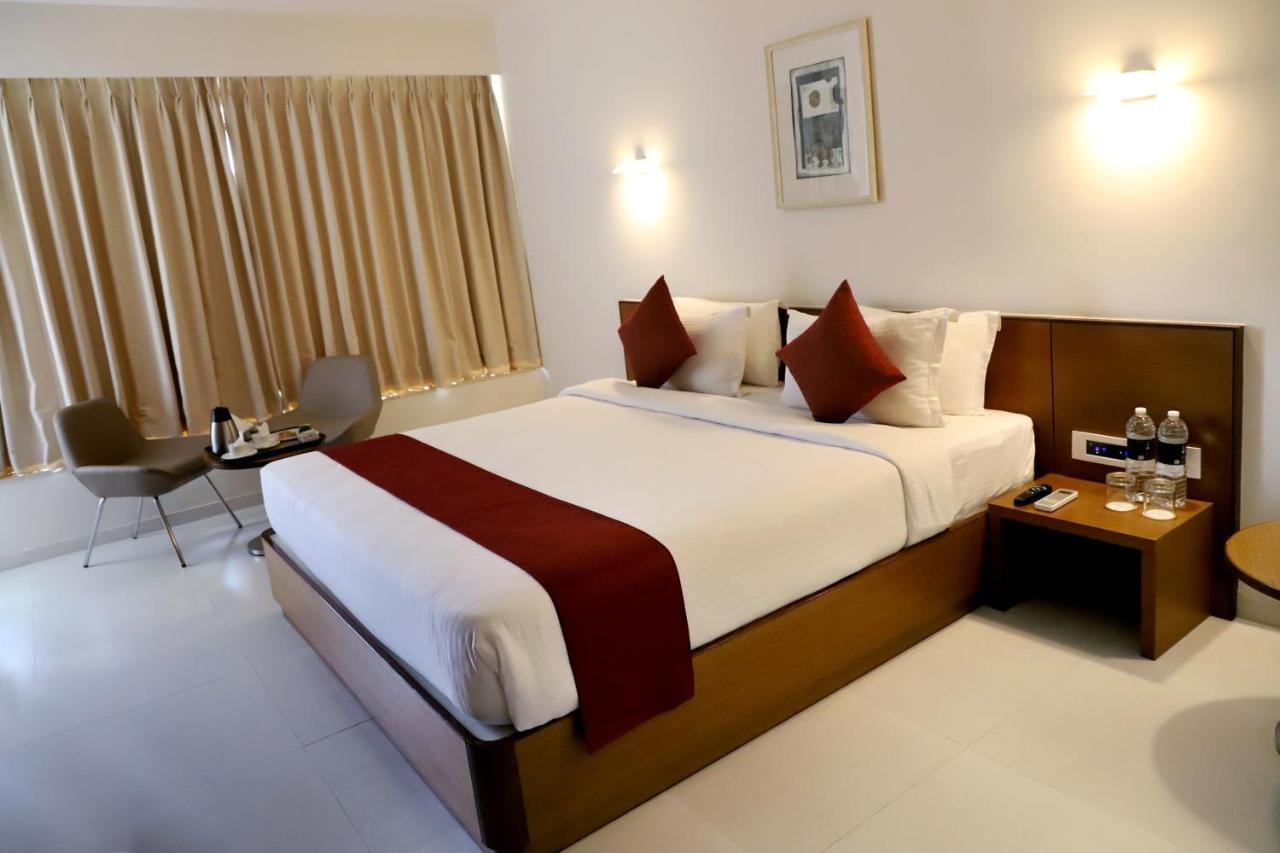Quality Inn Patria Suites, Раджкот Экстерьер фото
