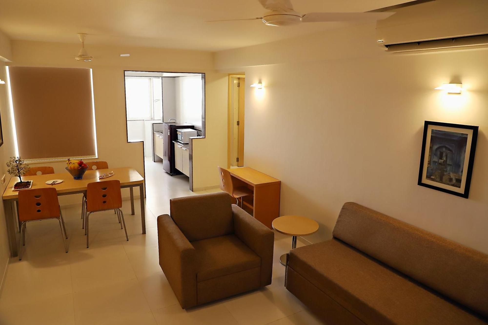 Quality Inn Patria Suites, Раджкот Экстерьер фото