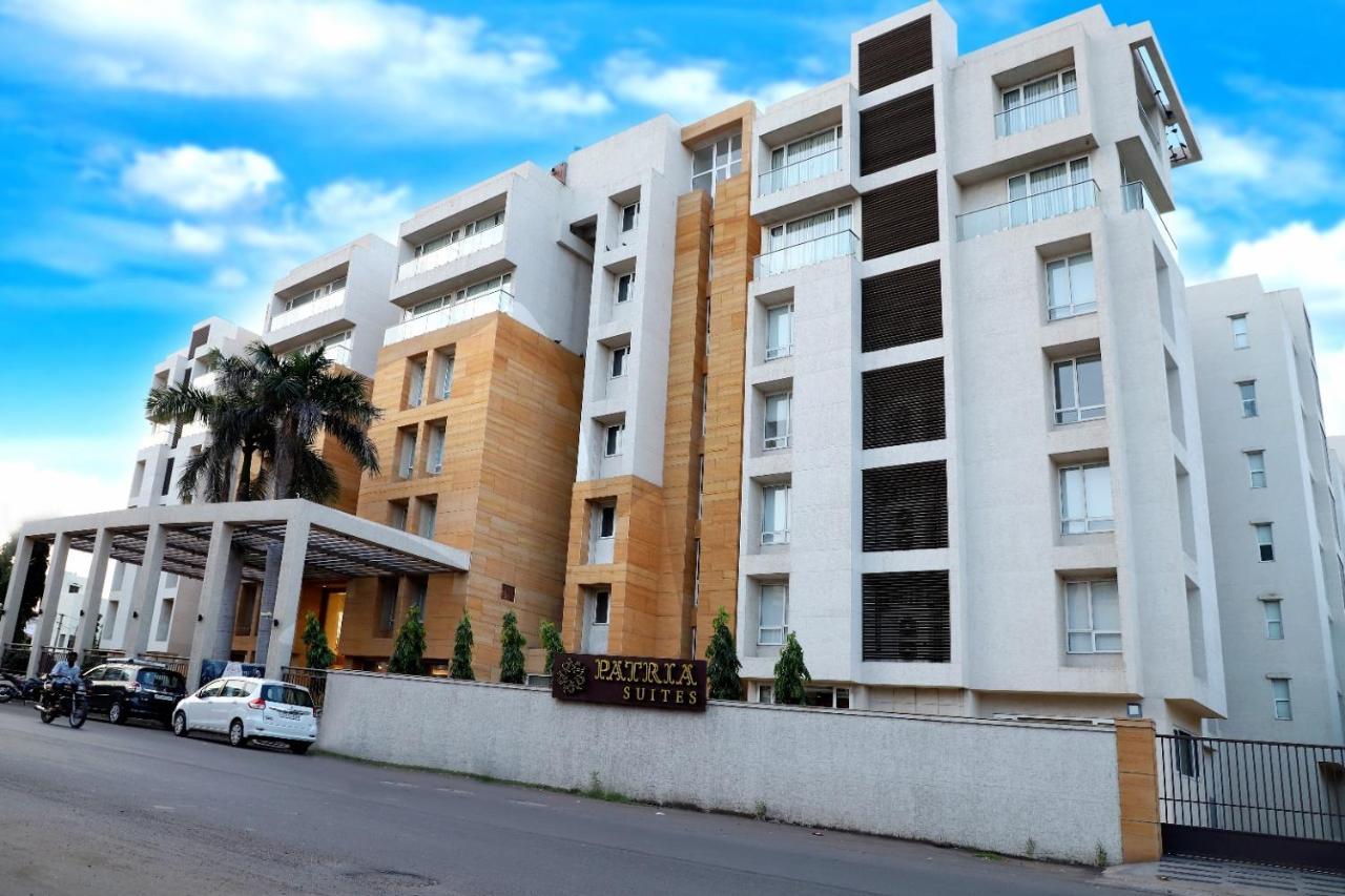 Quality Inn Patria Suites, Раджкот Экстерьер фото